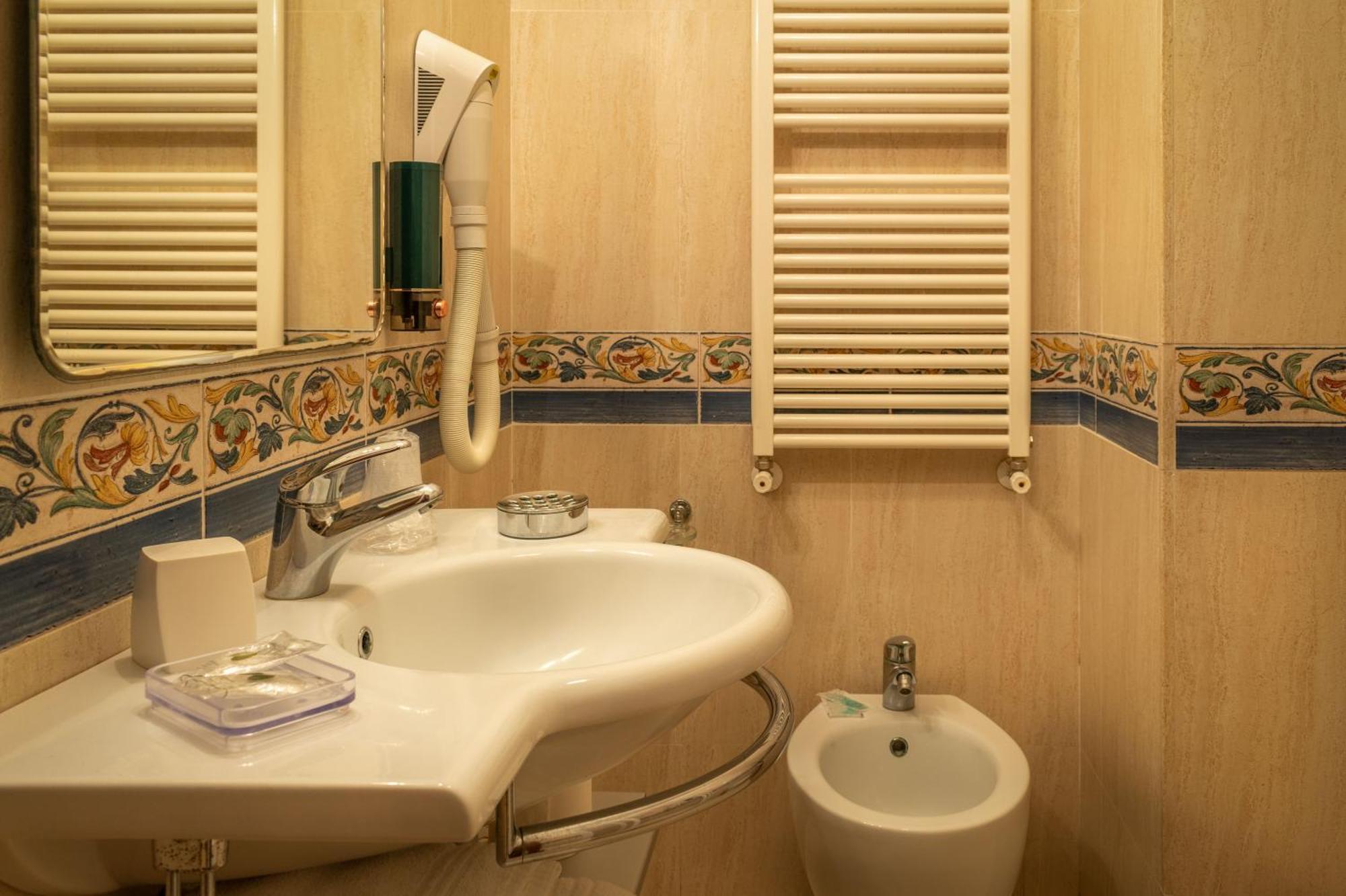 Hotel La Fonte Del Cerro Saturnia Bagian luar foto